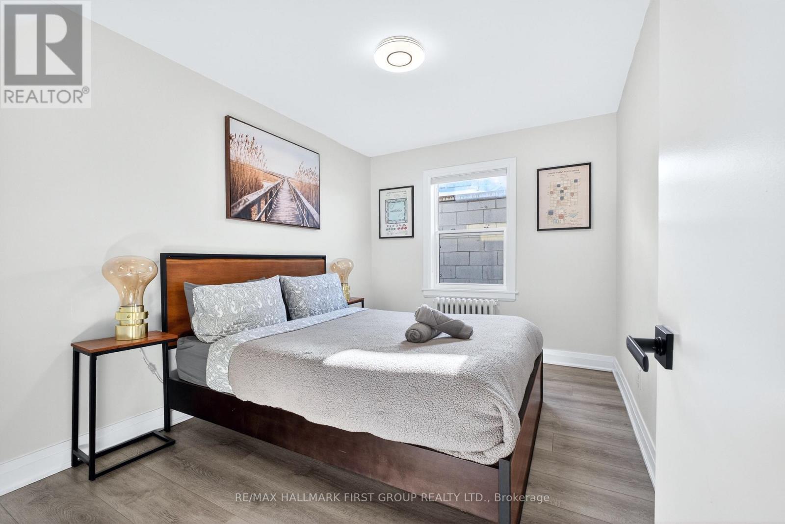 267 Lakeshore Road E, Mississauga, ON