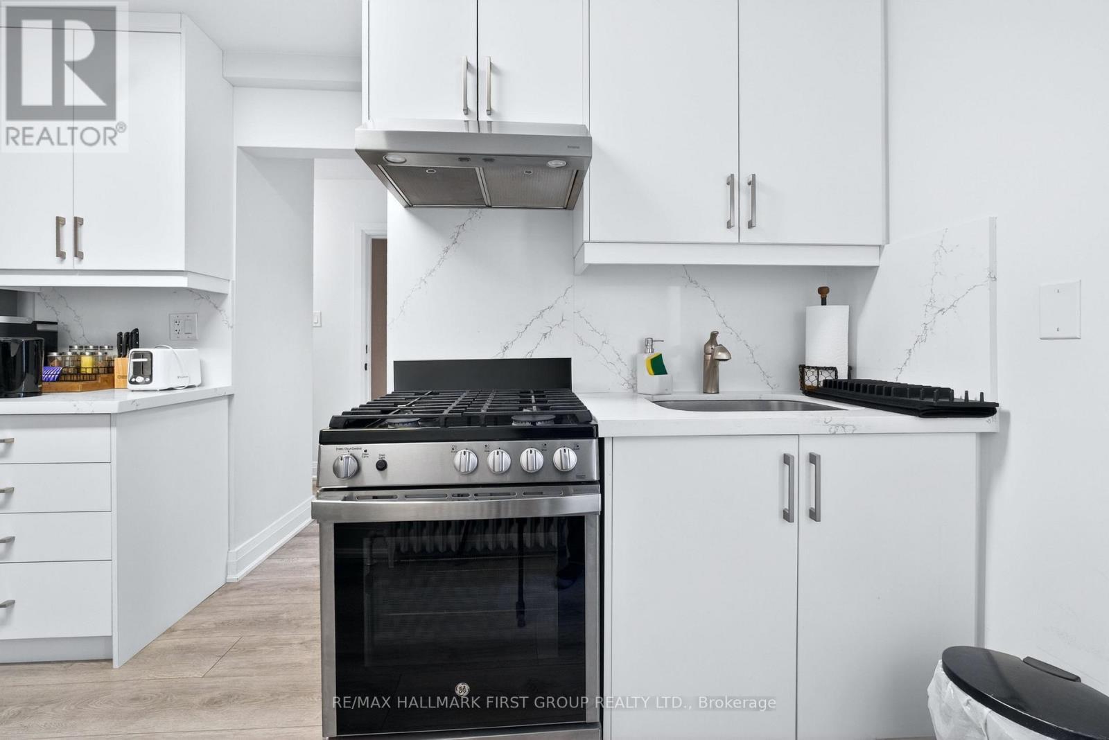 267 Lakeshore Road E, Mississauga, ON