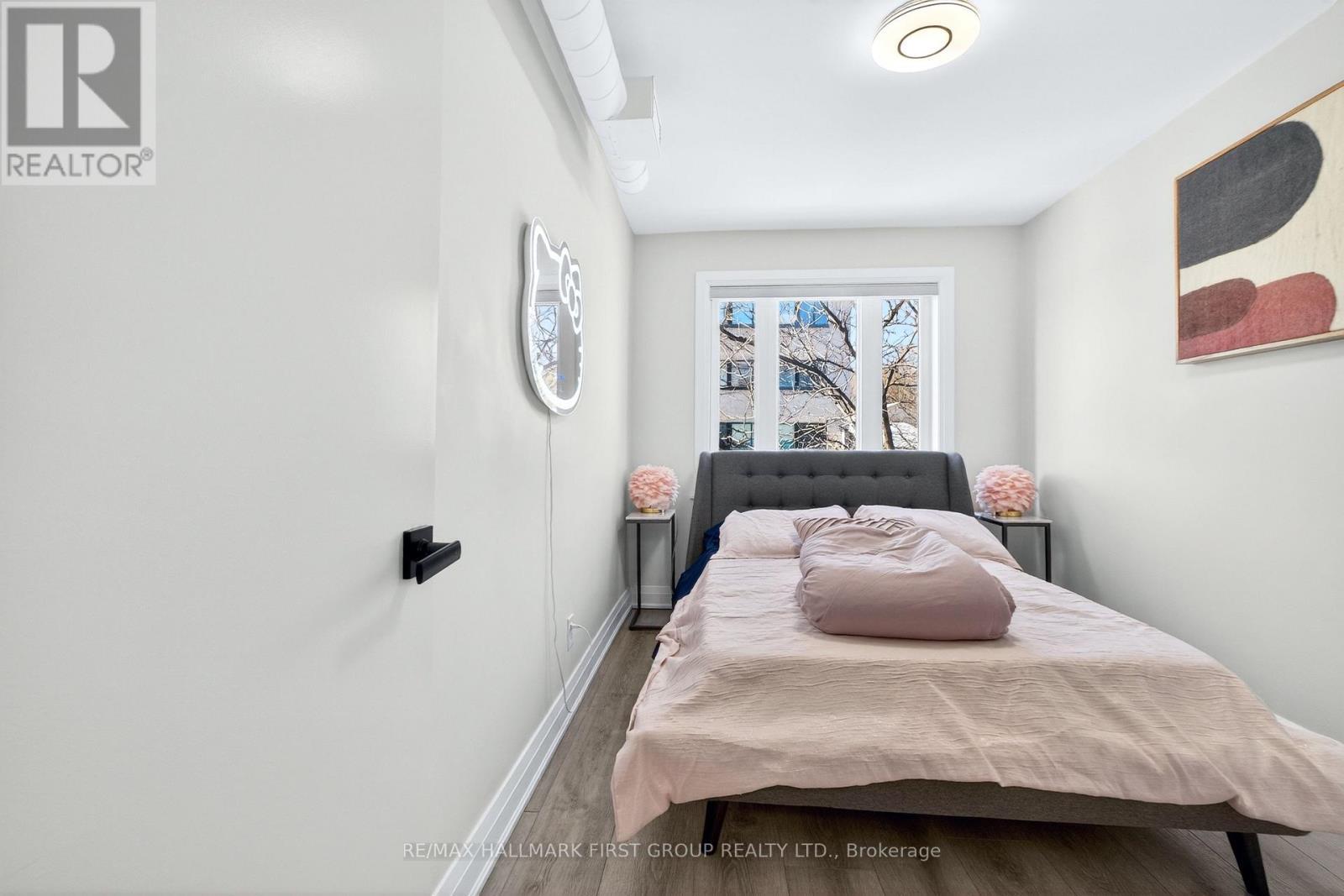 267 Lakeshore Road E, Mississauga, ON