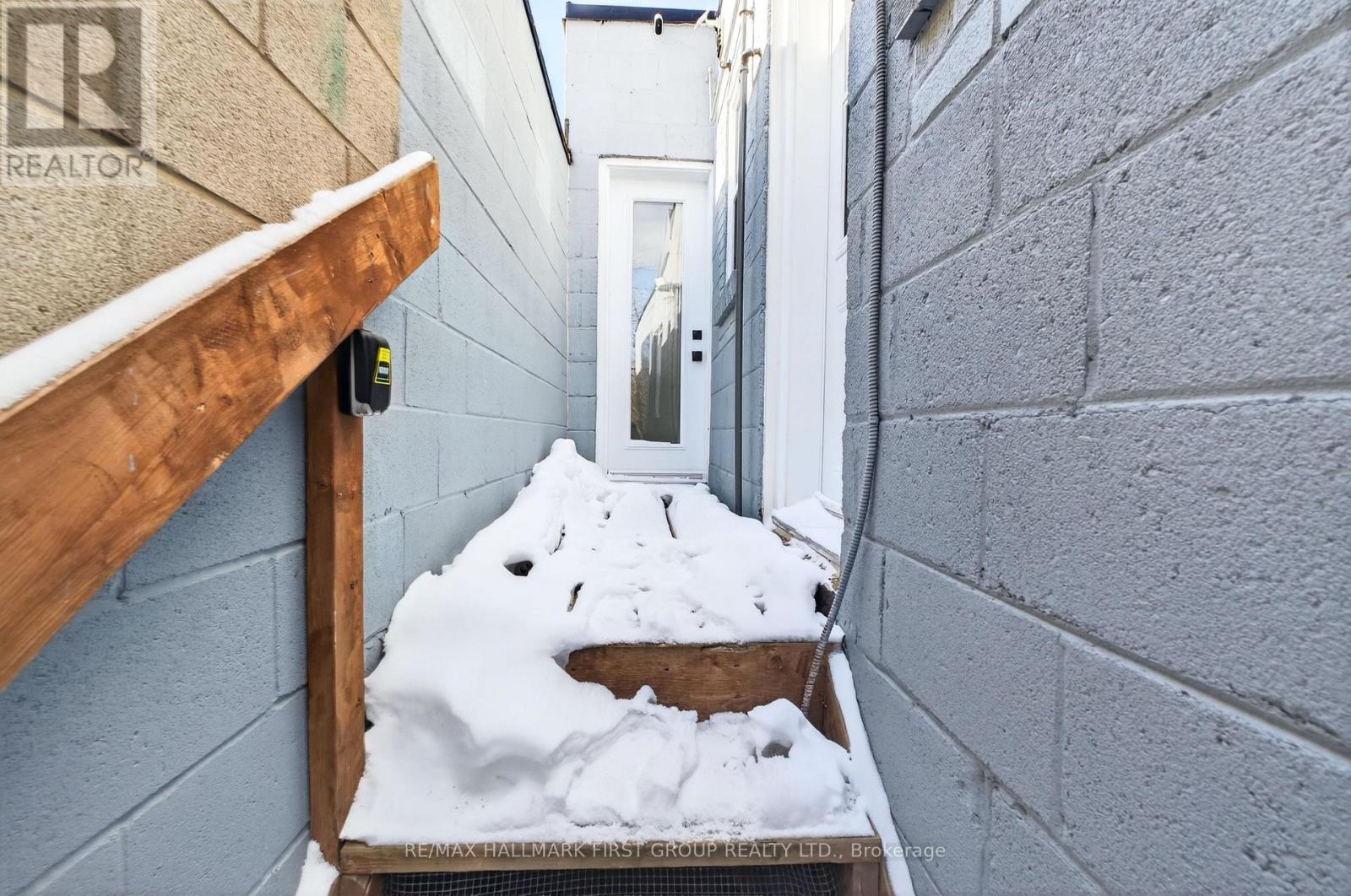 267 Lakeshore Road E, Mississauga, ON