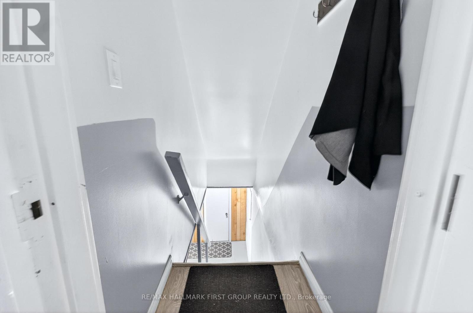 267 Lakeshore Road E, Mississauga, ON