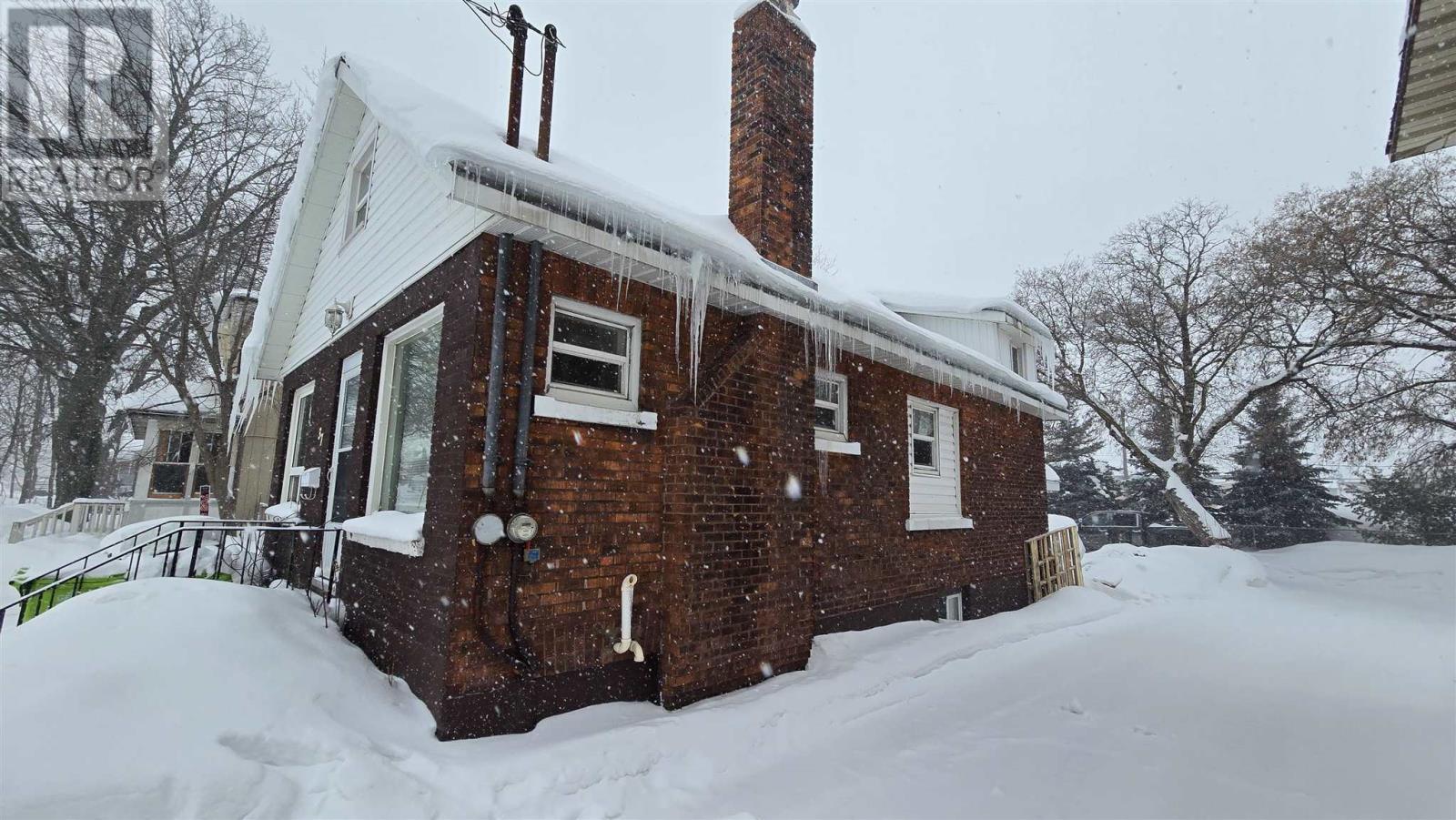37 Albert St E, Sault Ste. Marie, ON - Outdoor