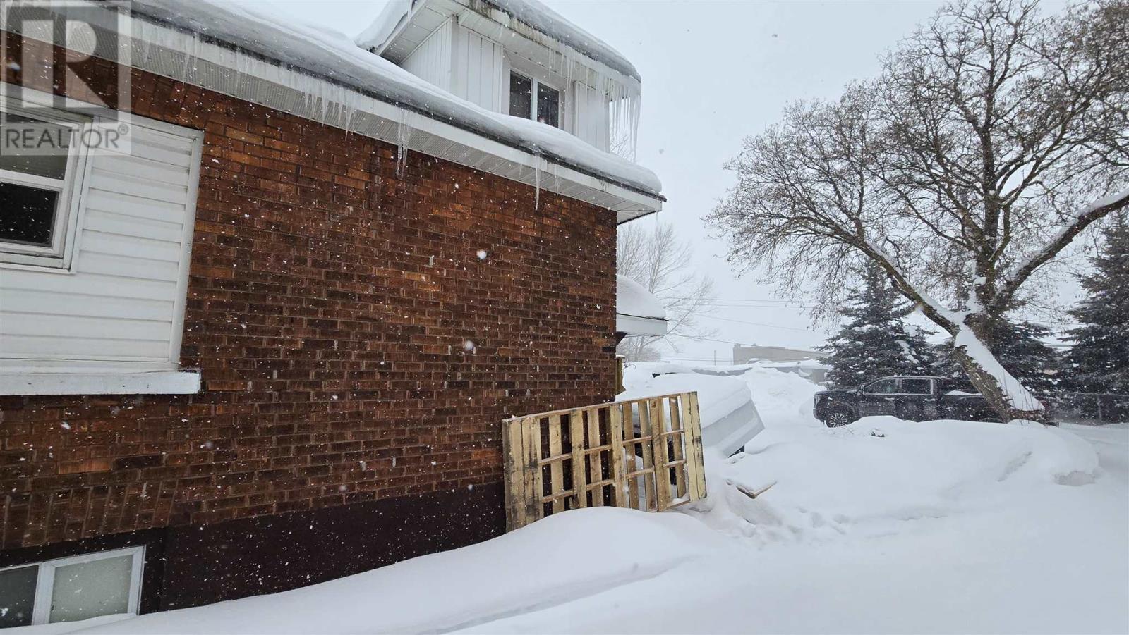 37 Albert St E, Sault Ste. Marie, ON - Outdoor