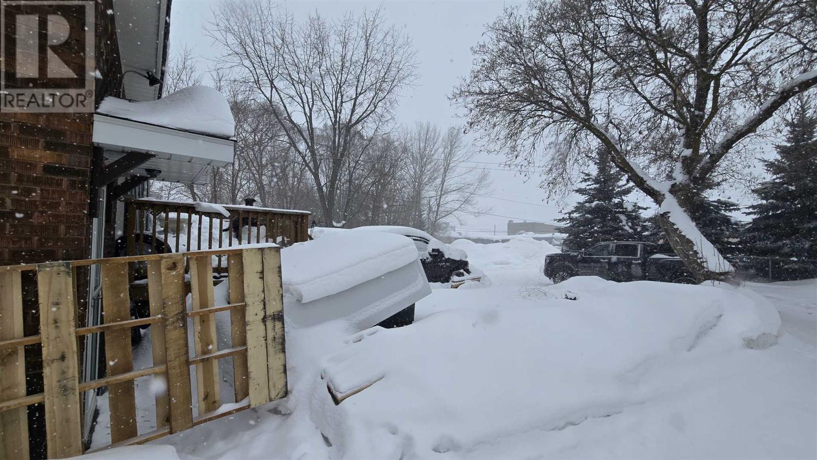 37 Albert St E, Sault Ste. Marie, ON - Outdoor