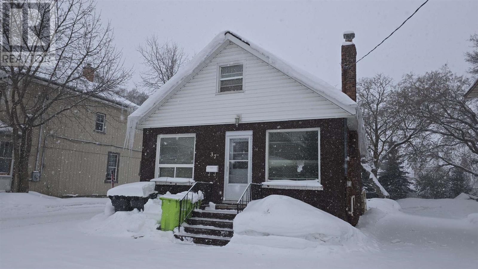 37 Albert St E, Sault Ste. Marie, ON - Outdoor