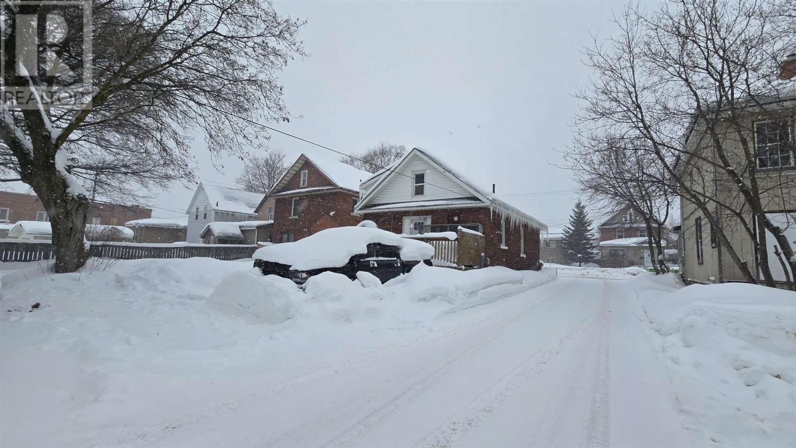 37 Albert St E, Sault Ste. Marie, ON - Outdoor