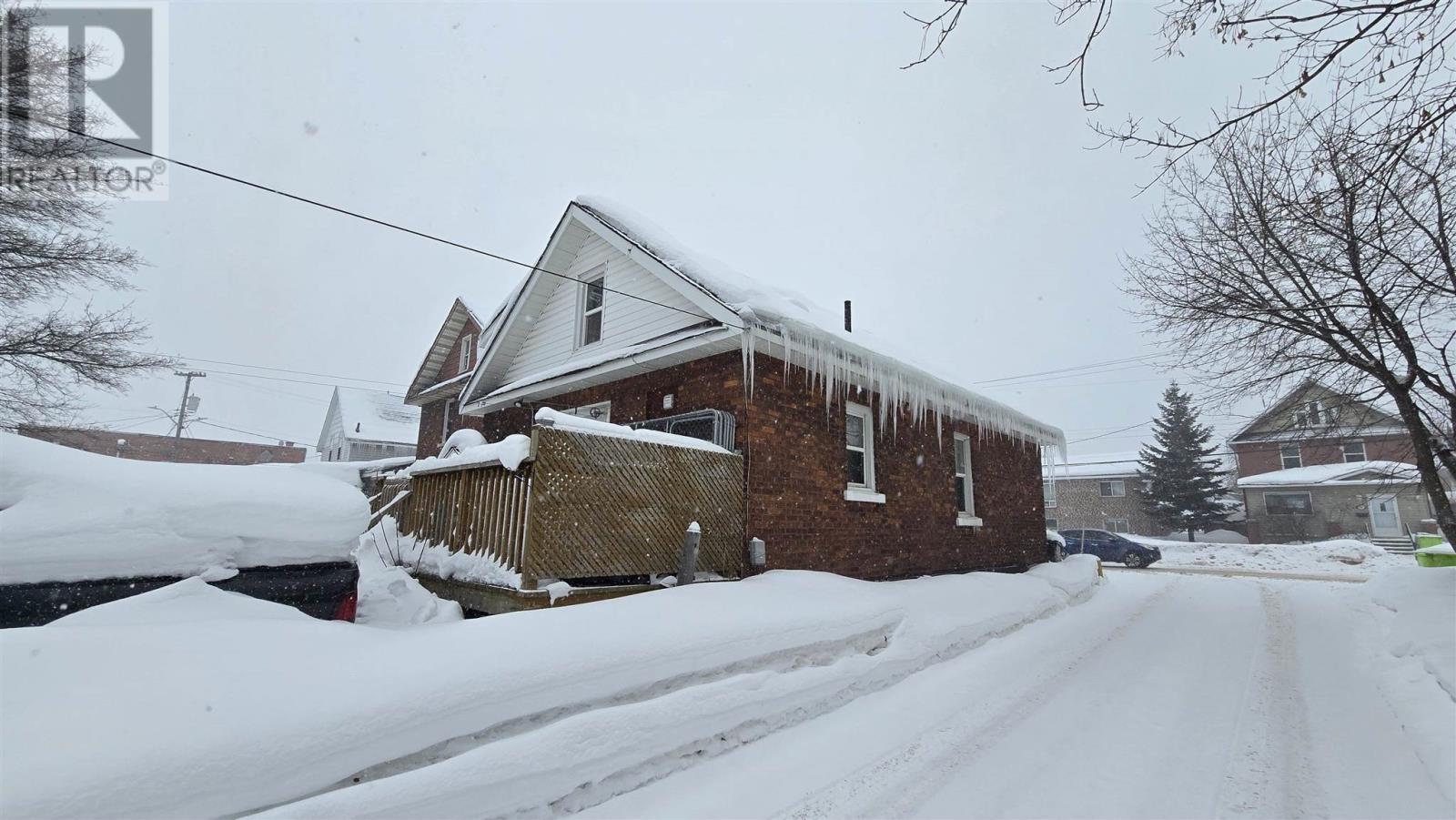 37 Albert St E, Sault Ste. Marie, ON - Outdoor