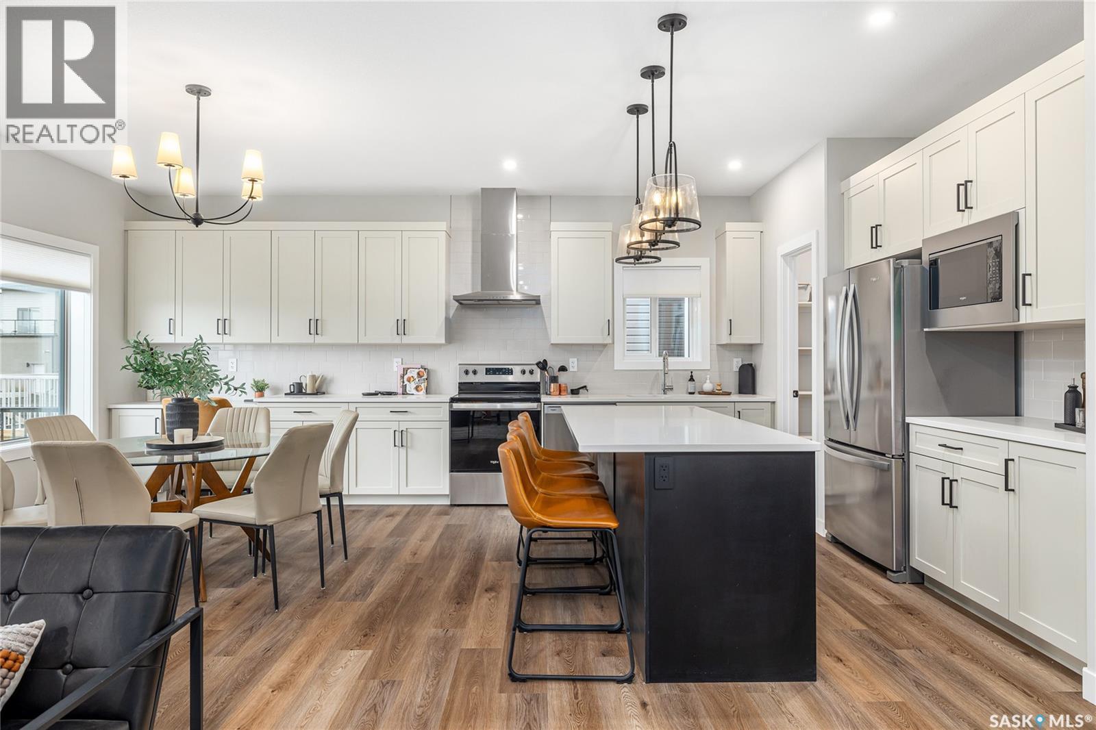 323 Asokan Bend, Saskatoon, SK - Indoor Photo Showing Kitchen With Upgraded Kitchen