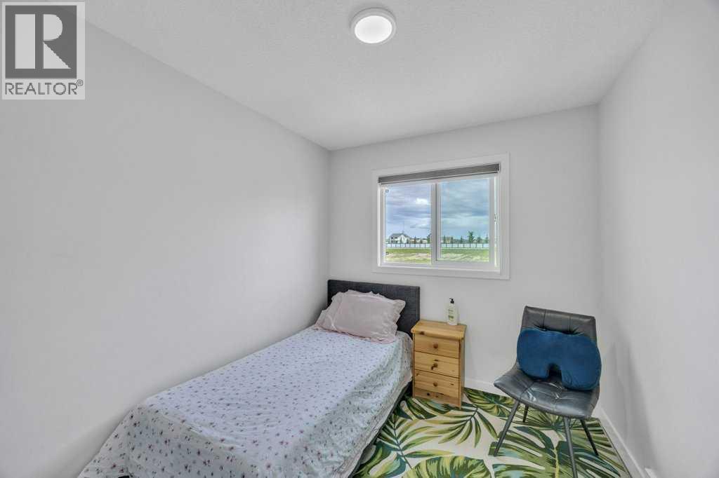 1612 Rangeview Drive Se, Calgary, AB - Indoor Photo Showing Bedroom