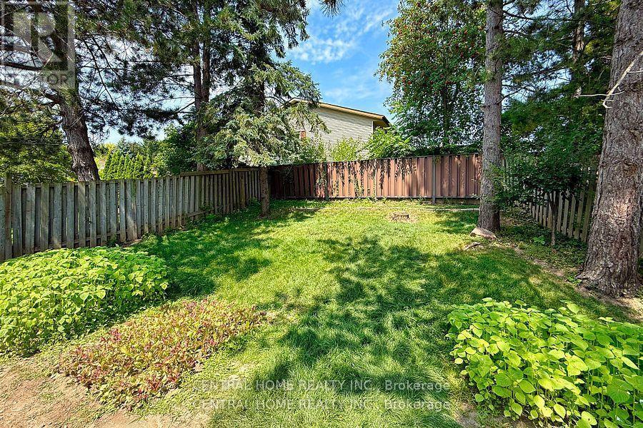 92 Pinemeadow Crescent, Waterloo, ON - Outdoor