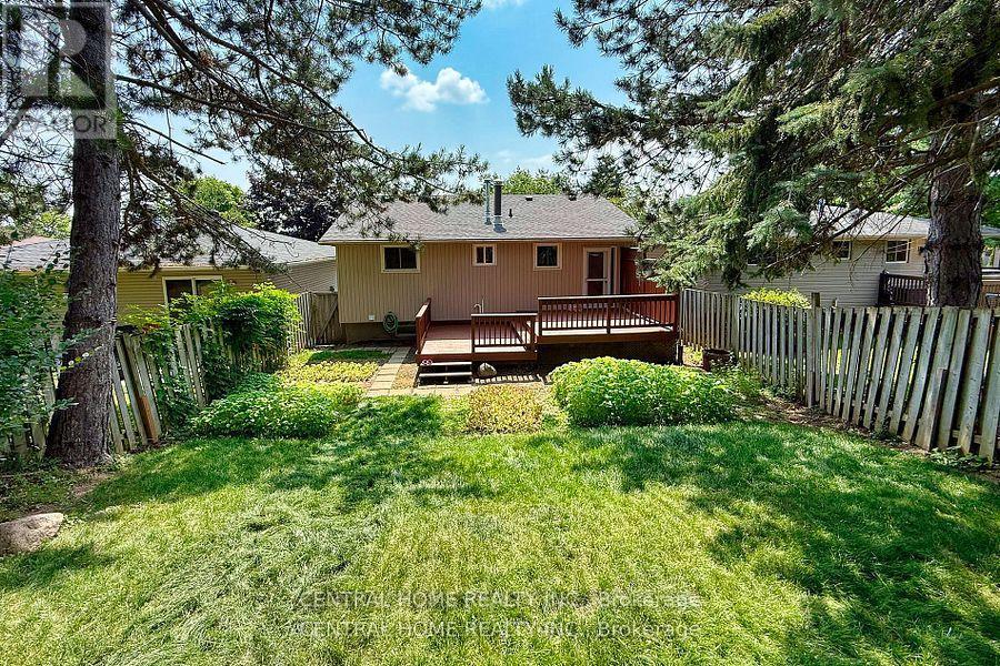 92 Pinemeadow Crescent, Waterloo, ON - Outdoor