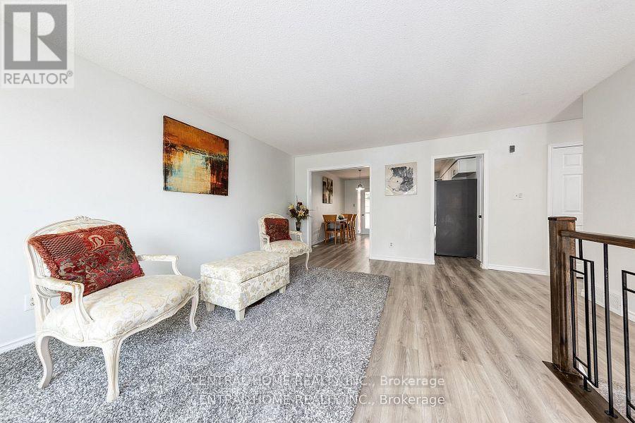 92 Pinemeadow Crescent, Waterloo, ON - Indoor Photo Showing Living Room