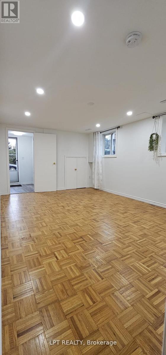 382 Pinemeadow Avenue, Mississauga, ON - Indoor