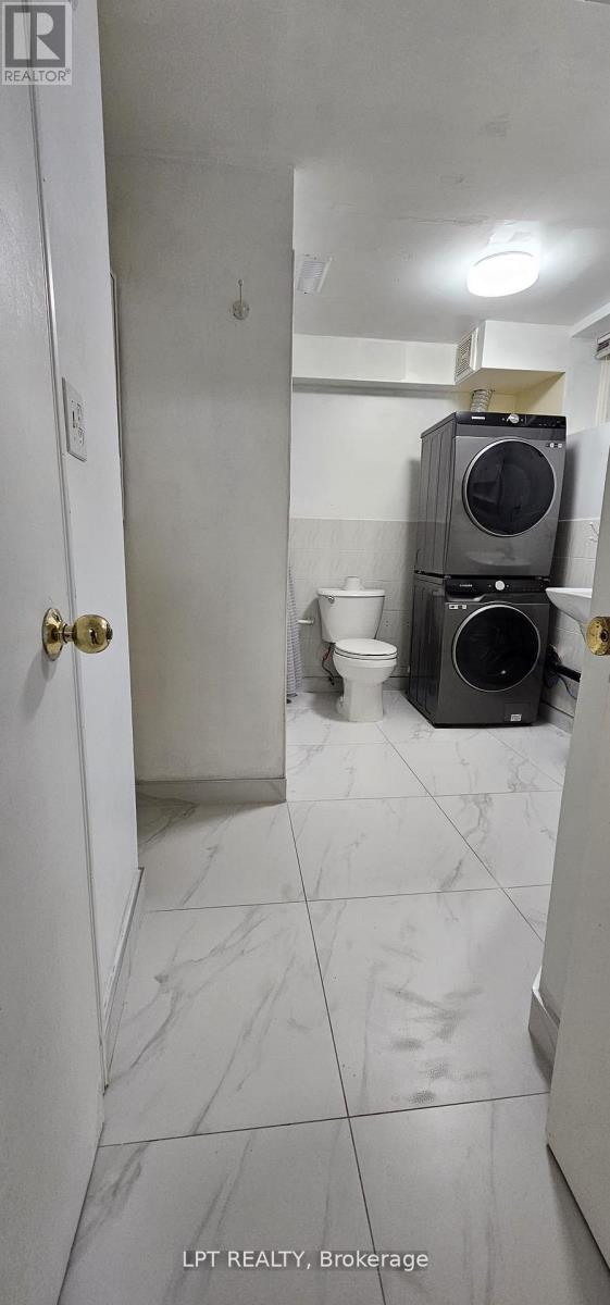 382 Pinemeadow Avenue, Mississauga, ON - Indoor