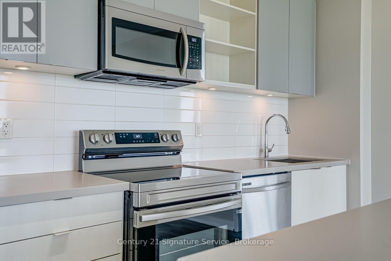 304 - 4677 Glen Erin Drive, Mississauga, ON - Indoor Photo Showing Kitchen