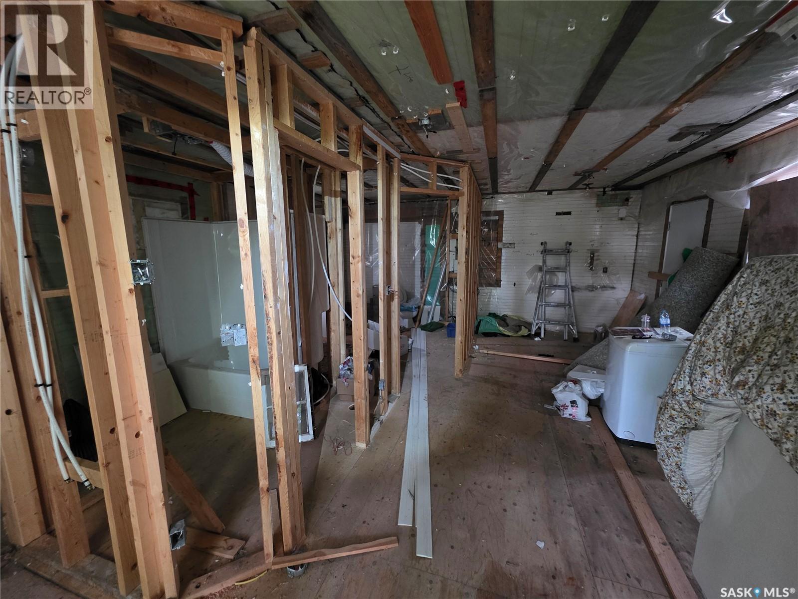 130 K Avenue S, Saskatoon, SK - Indoor