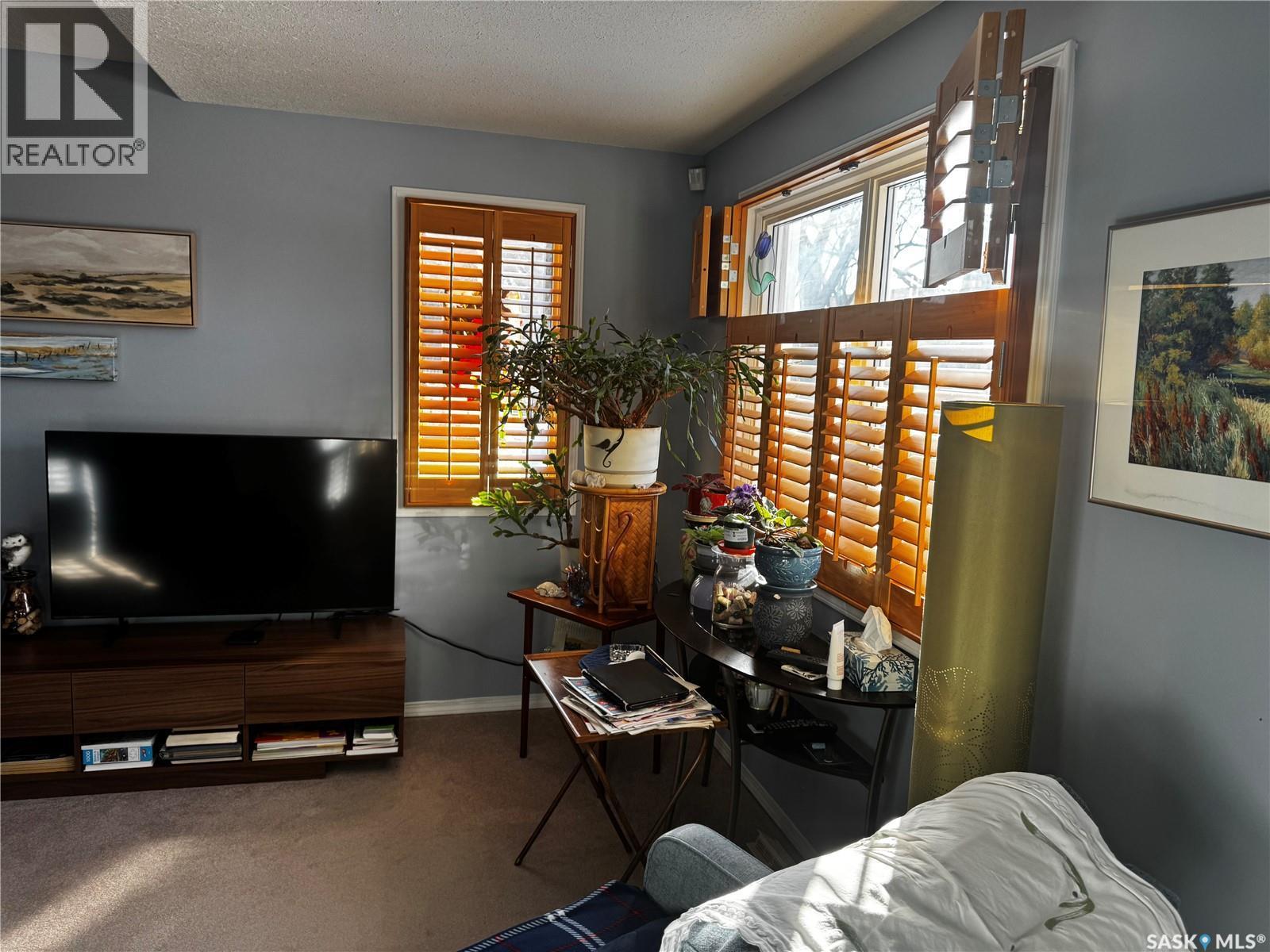 916 4Th Avenue N, Saskatoon, SK - Indoor