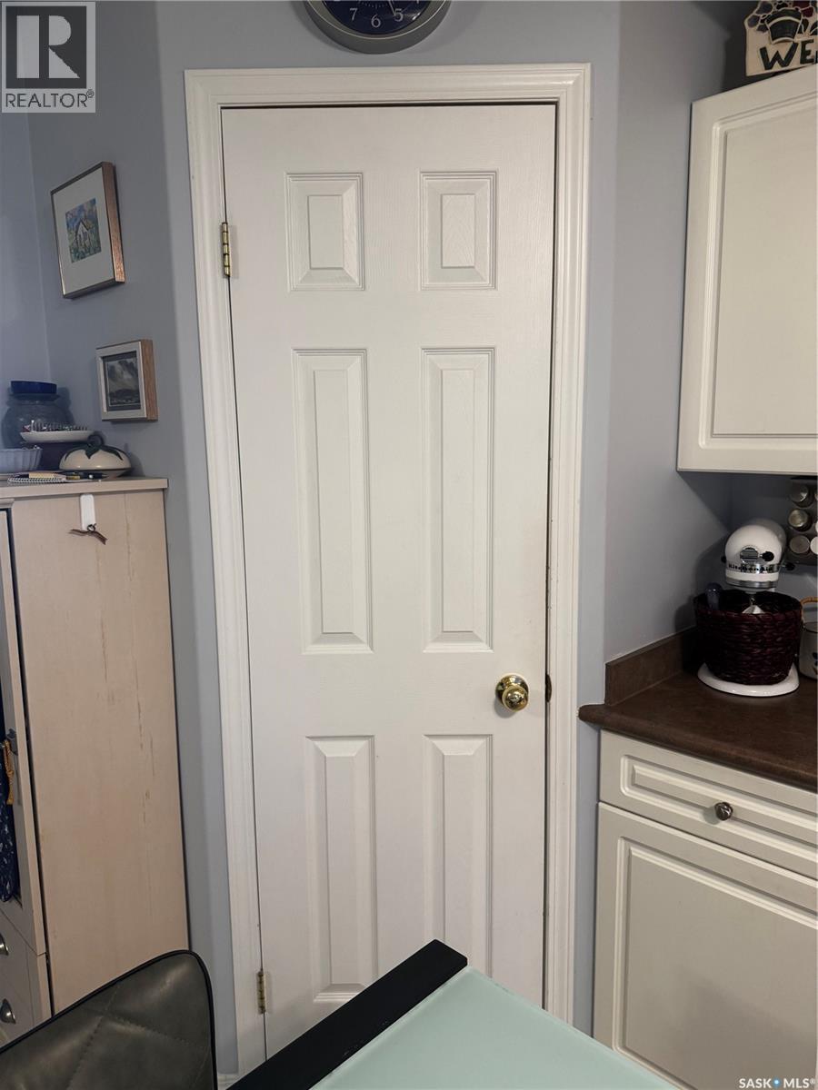 916 4Th Avenue N, Saskatoon, SK - Indoor