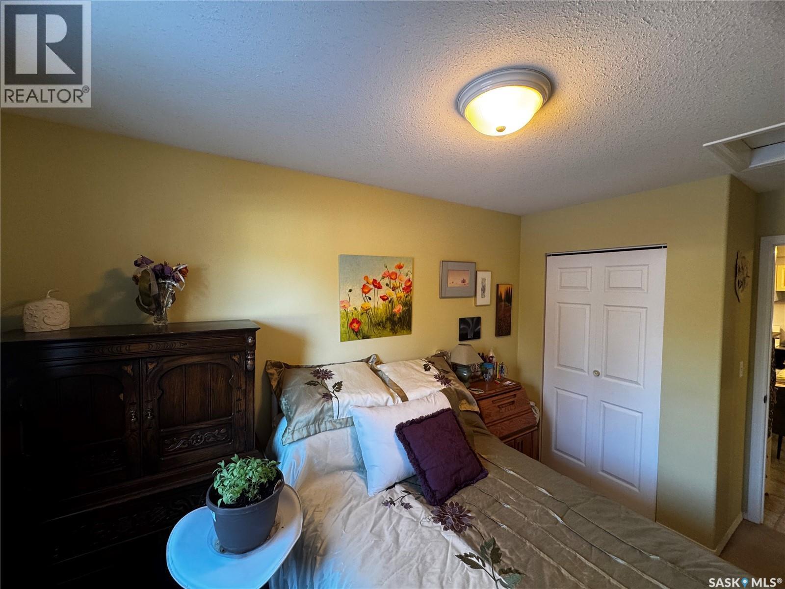 916 4Th Avenue N, Saskatoon, SK - Indoor Photo Showing Bedroom