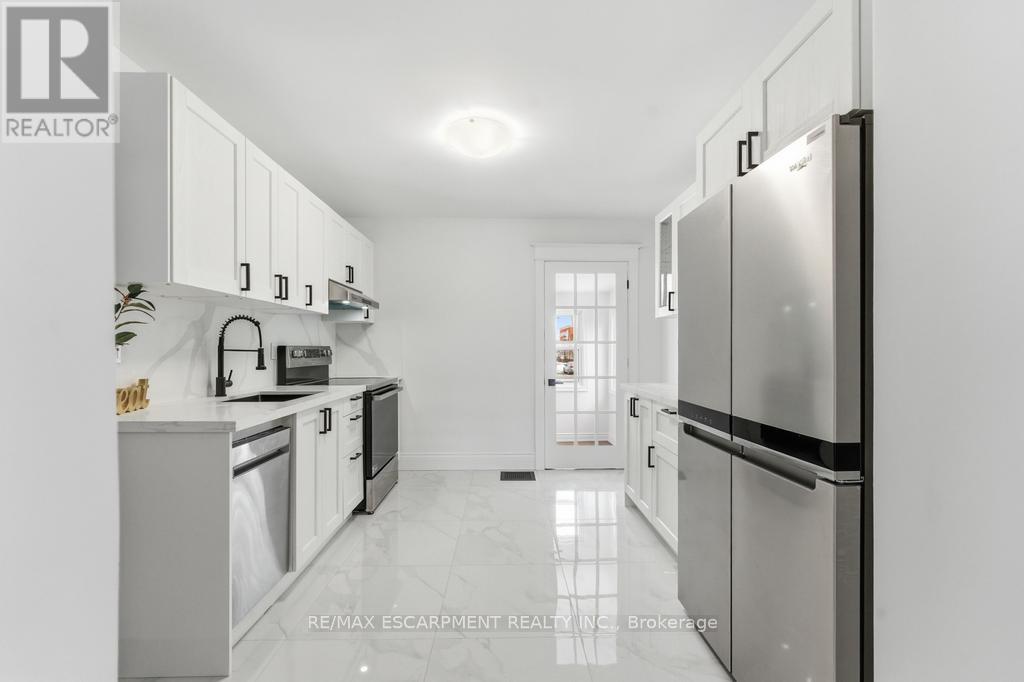 63 Argyle Avenue, Hamilton, ON - Indoor Photo Showing Kitchen