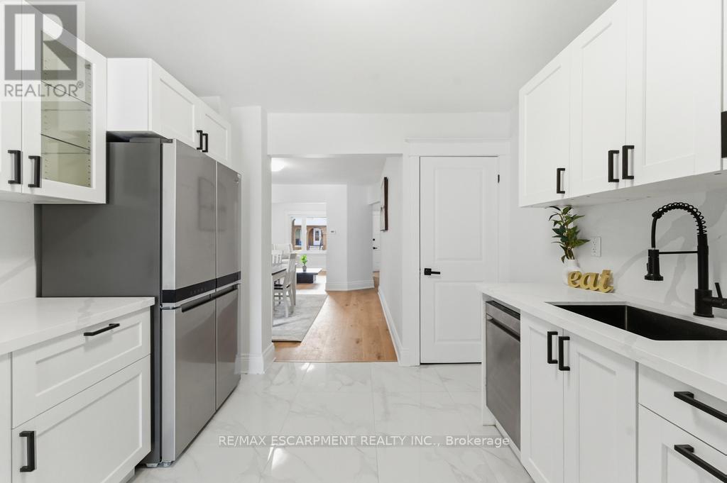 63 Argyle Avenue, Hamilton, ON - Indoor Photo Showing Kitchen