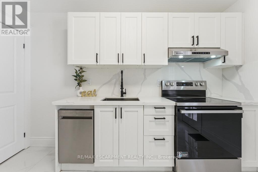 63 Argyle Avenue, Hamilton, ON - Indoor Photo Showing Kitchen