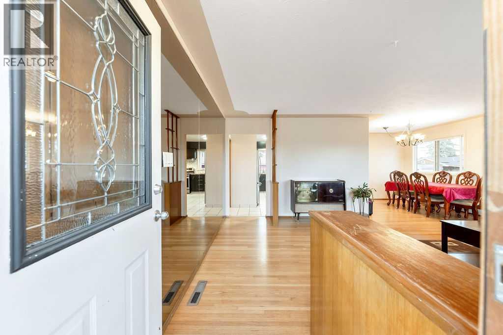 9136 Allison Drive Se, Calgary, AB - Indoor Photo Showing Other Room