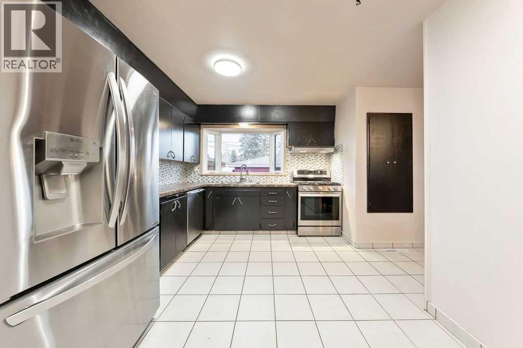 9136 Allison Drive Se, Calgary, AB - Indoor Photo Showing Kitchen