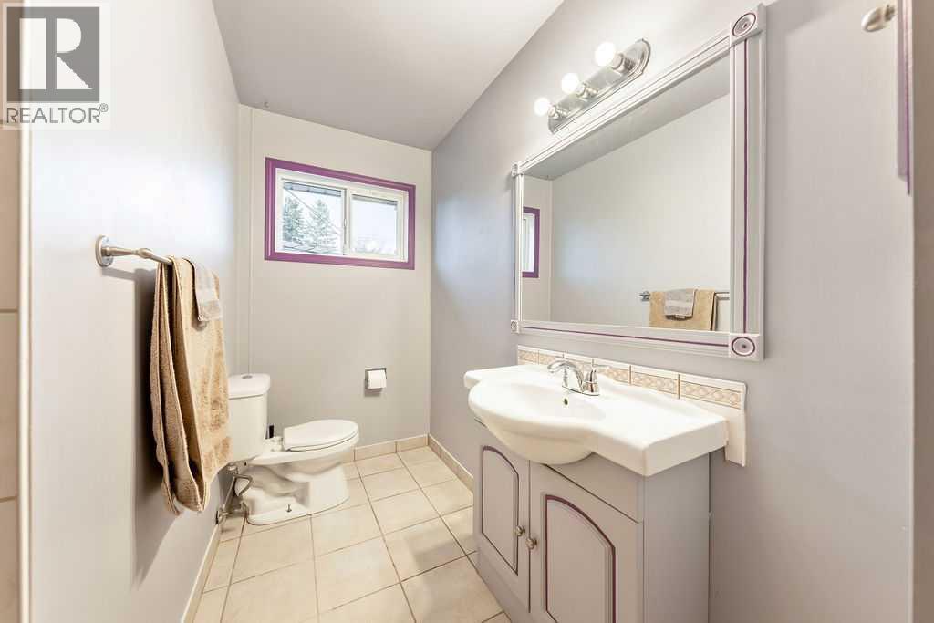9136 Allison Drive Se, Calgary, AB - Indoor Photo Showing Other Room