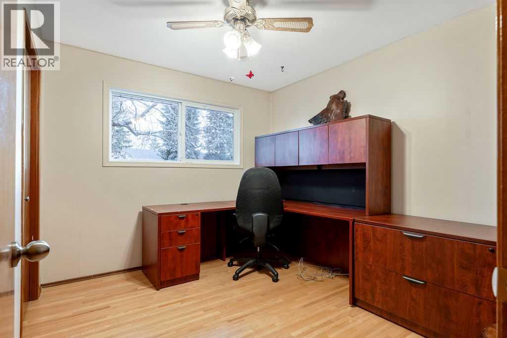 9136 Allison Drive Se, Calgary, AB - Indoor Photo Showing Bathroom
