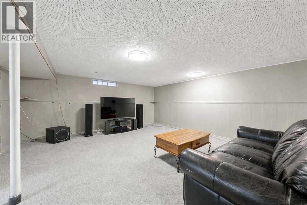 9136 Allison Drive Se, Calgary, AB - Indoor