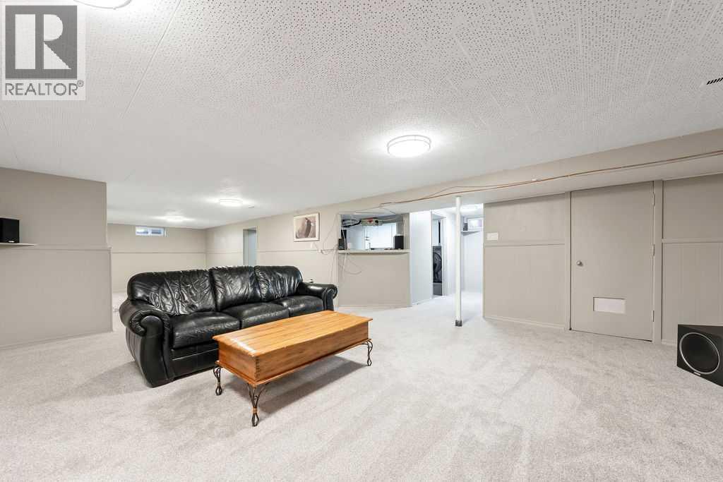 9136 Allison Drive Se, Calgary, AB - Indoor