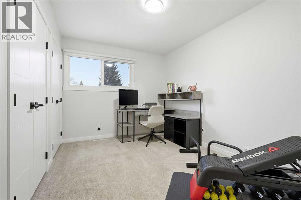2nd bedroom on main floor - 711 101 Avenue Sw, Calgary, AB - Indoor Photo Showing Office