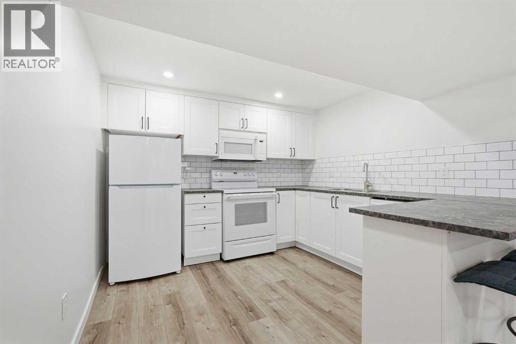 Illegal Suite 1-bed unit with full bathroom and washer and dryer - 711 101 Avenue Sw, Calgary, AB - Indoor Photo Showing Kitchen