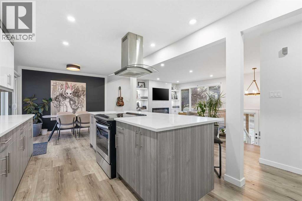 711 101 Avenue Sw, Calgary, AB - Indoor Photo Showing Kitchen With Upgraded Kitchen