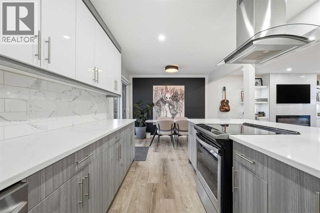 711 101 Avenue Sw, Calgary, AB - Indoor Photo Showing Kitchen With Upgraded Kitchen