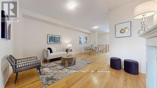 3964 Thomas Alton Boulevard, Burlington, ON - Indoor Photo Showing Living Room