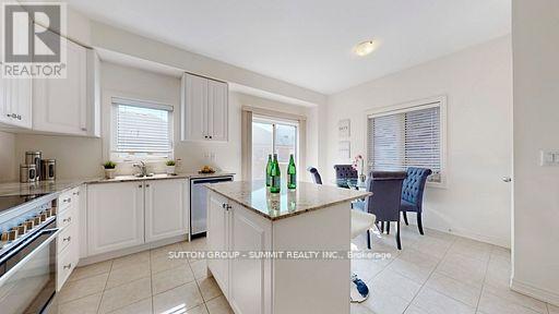 3964 Thomas Alton Boulevard, Burlington, ON - Indoor Photo Showing Kitchen