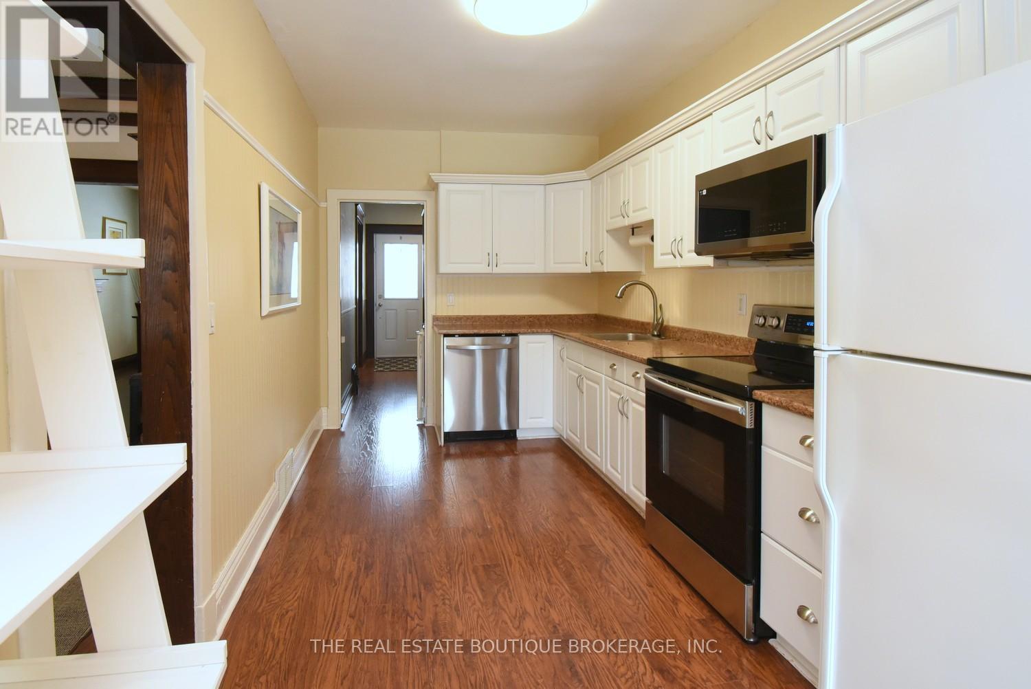 82 Somerset Avenue, Hamilton, ON - Indoor Photo Showing Kitchen With Stainless Steel Kitchen