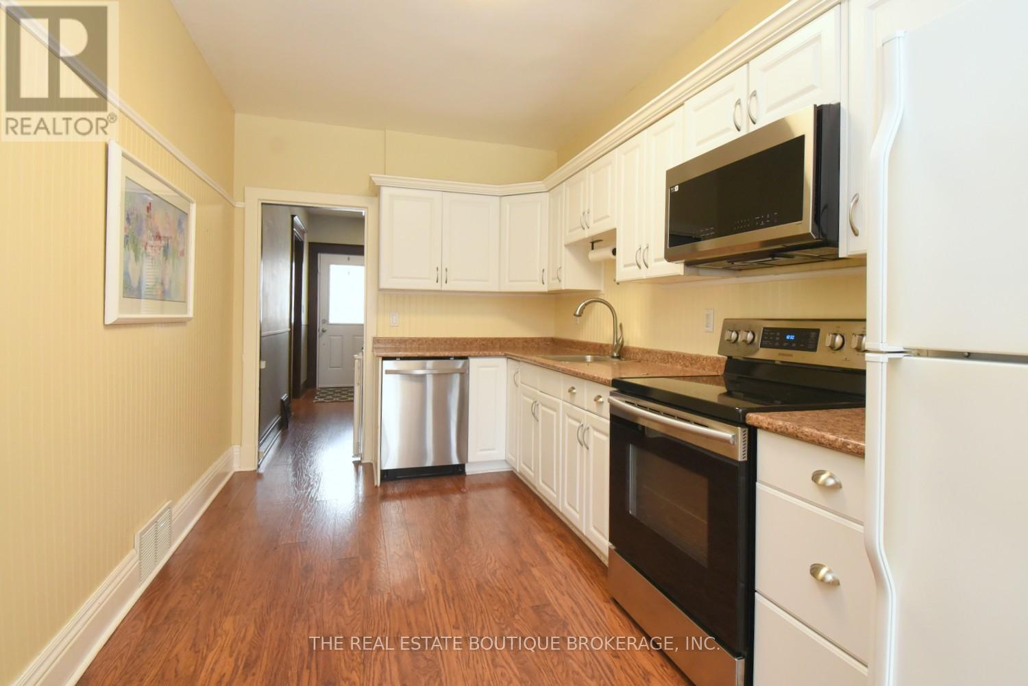 82 Somerset Avenue, Hamilton, ON - Indoor Photo Showing Kitchen With Stainless Steel Kitchen