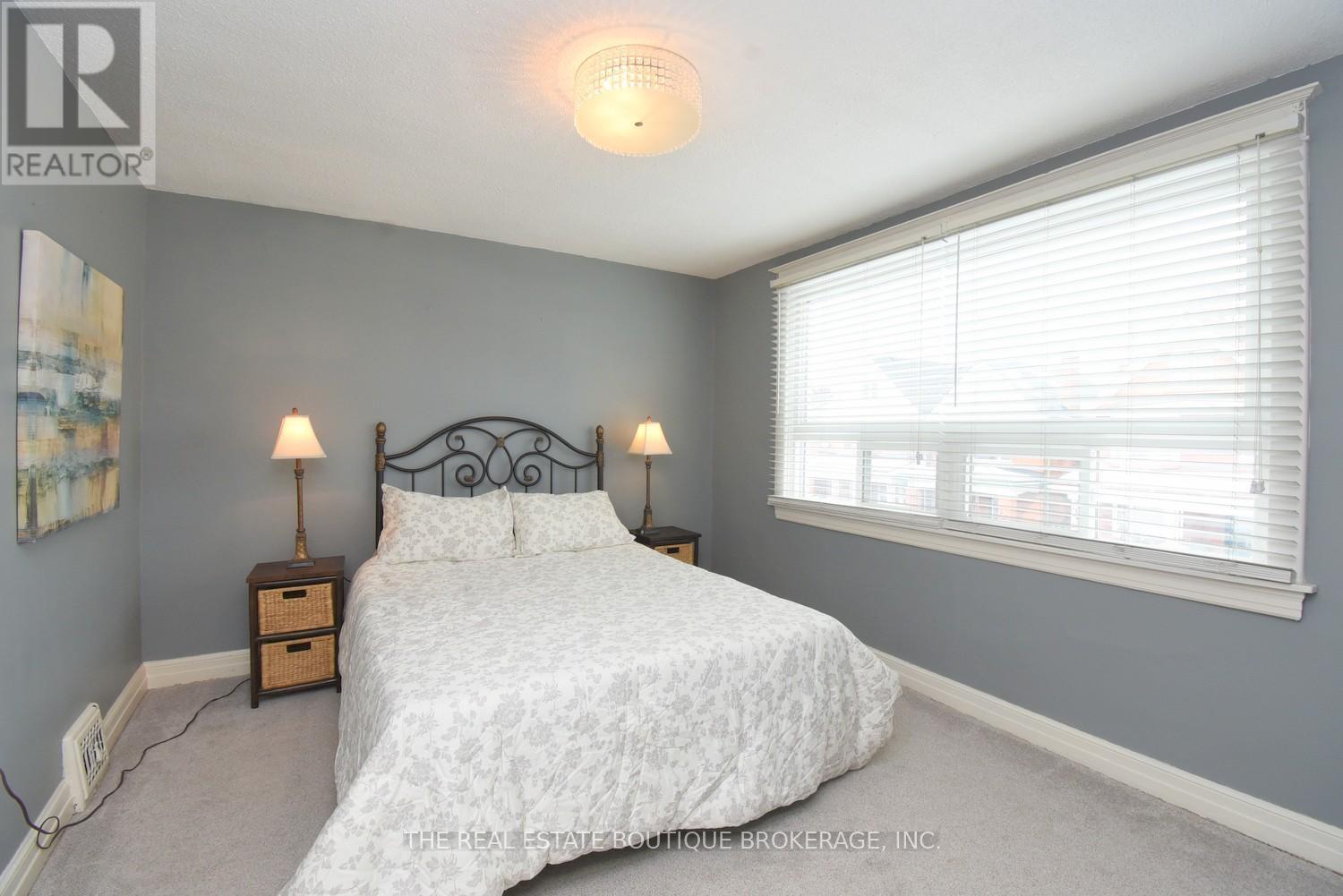 82 Somerset Avenue, Hamilton, ON - Indoor Photo Showing Bedroom