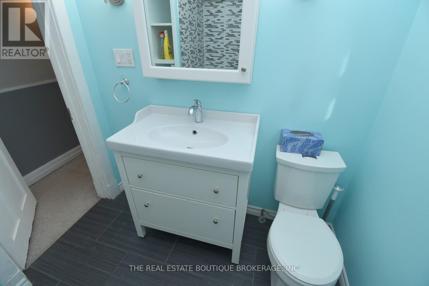 82 Somerset Avenue, Hamilton, ON - Indoor Photo Showing Bathroom