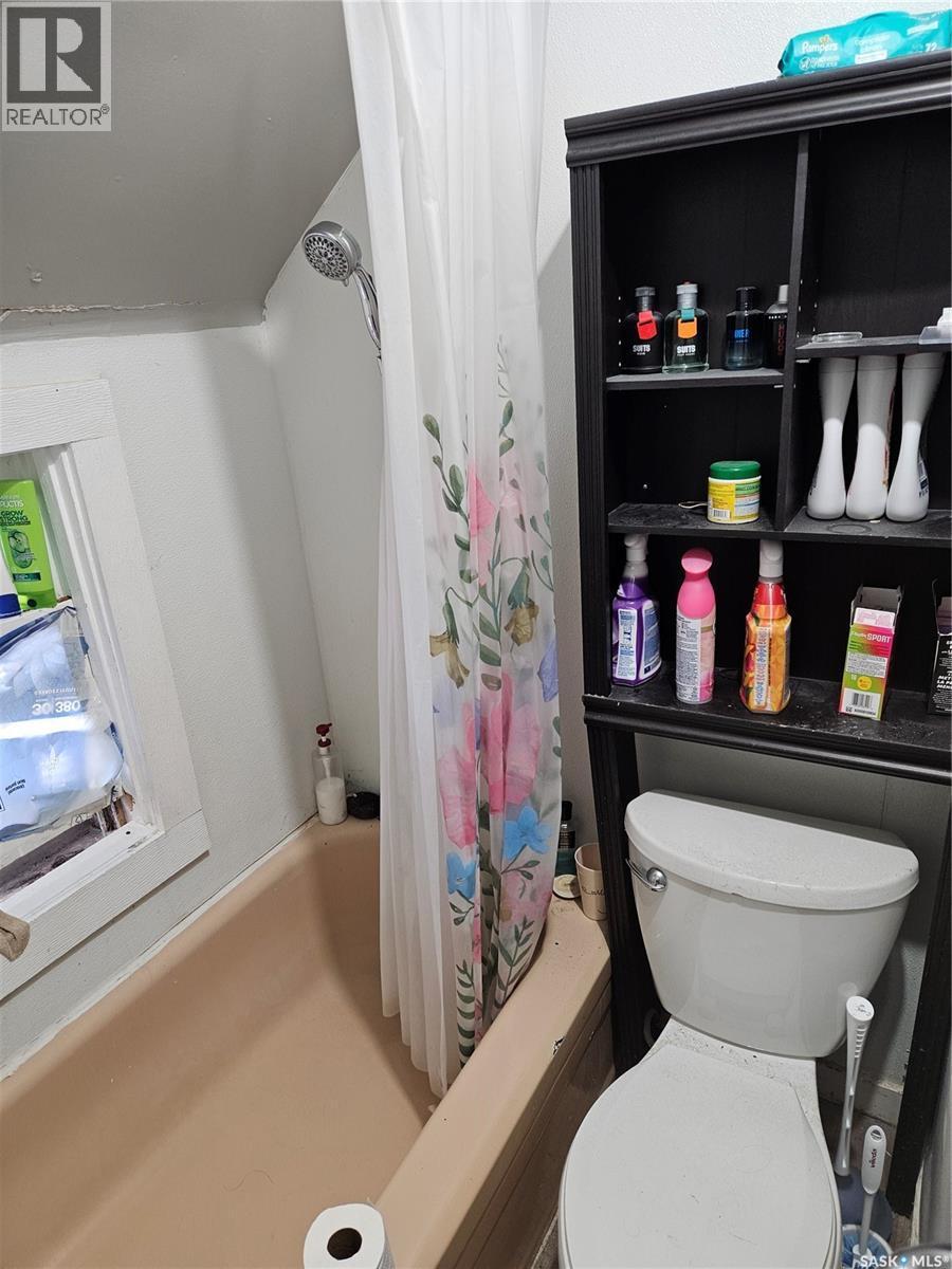 1130 Angus Street, Regina, SK - Indoor Photo Showing Bathroom