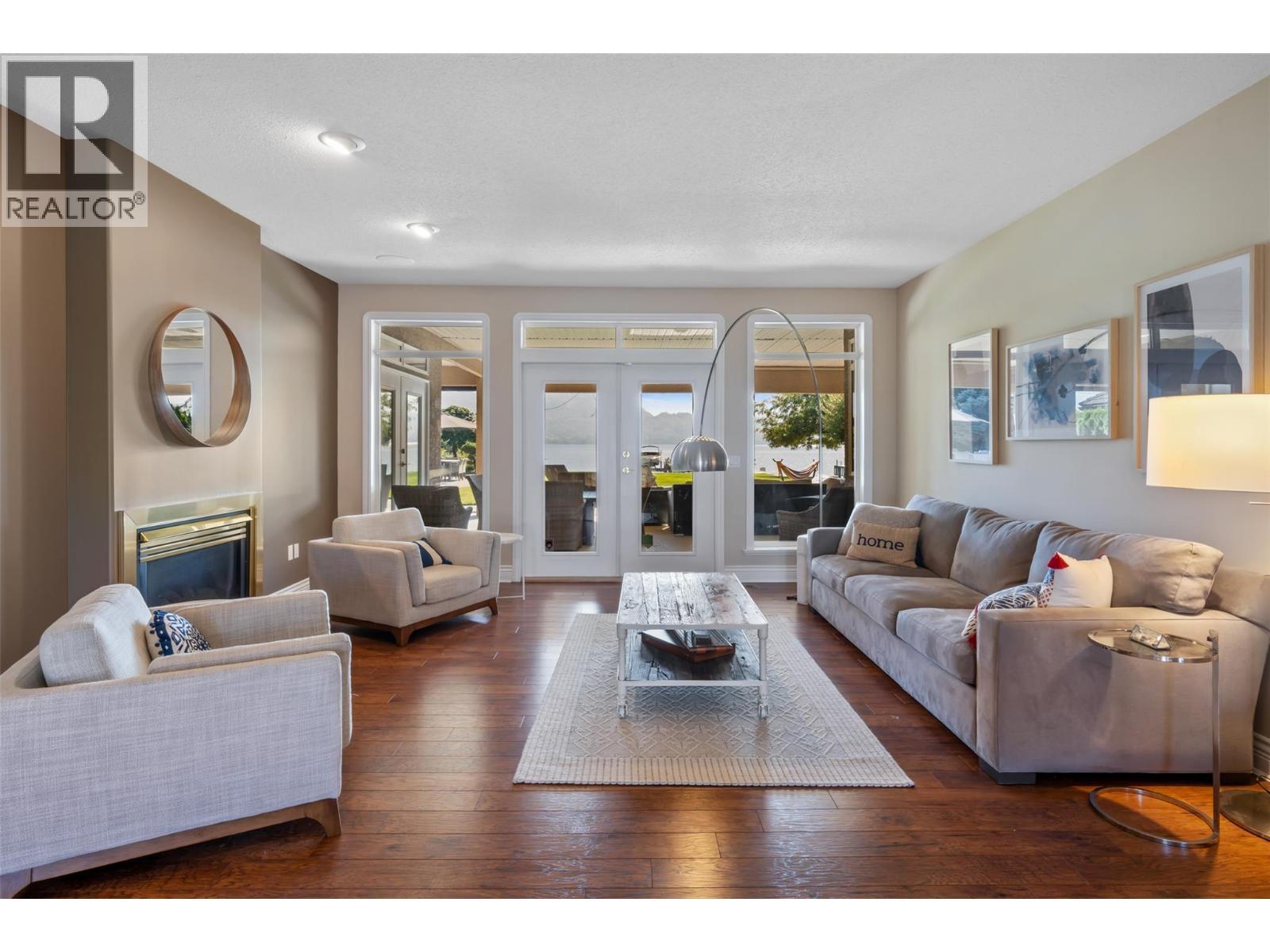 2577 Whitworth Road, West Kelowna, BC - Indoor Photo Showing Living Room With Fireplace