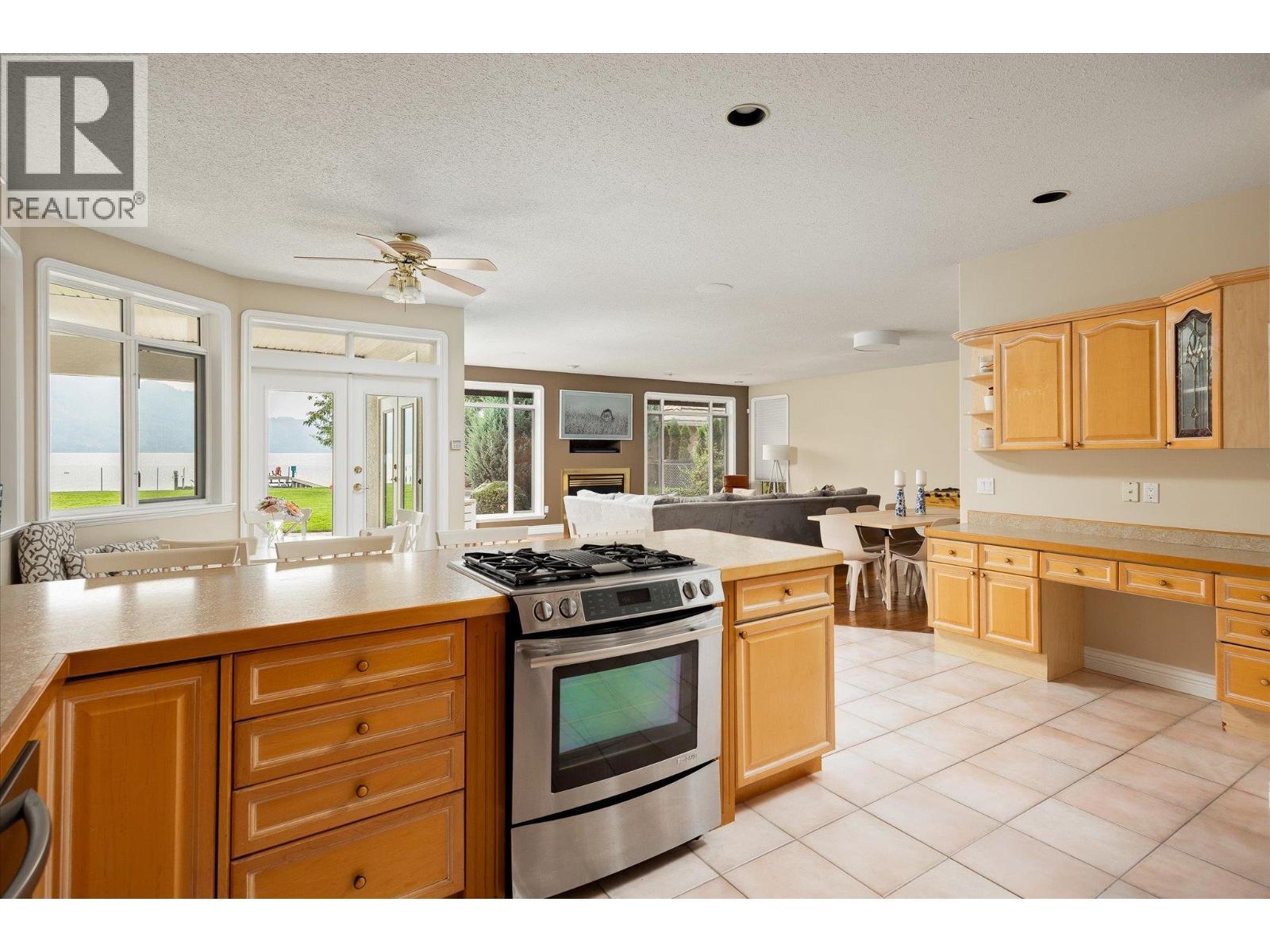2577 Whitworth Road, West Kelowna, BC - Indoor Photo Showing Kitchen