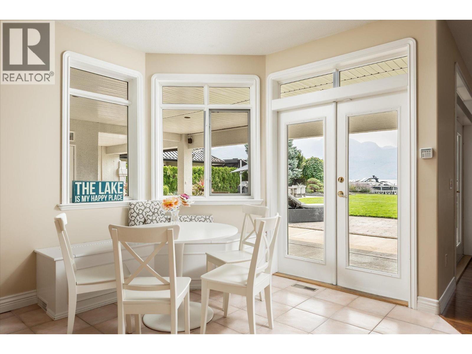 2577 Whitworth Road, West Kelowna, BC - Indoor Photo Showing Dining Room