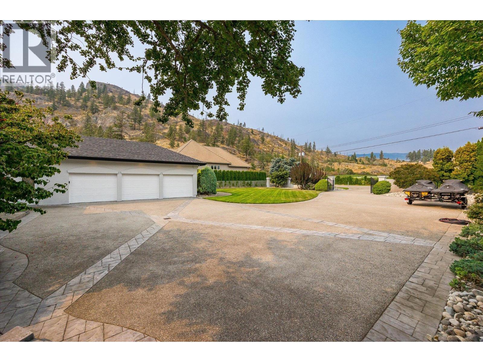 2577 Whitworth Road, West Kelowna, BC - Outdoor