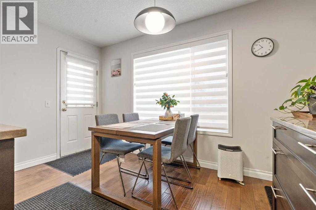 328 Douglas Glen Heath Se, Calgary, AB - Indoor Photo Showing Dining Room