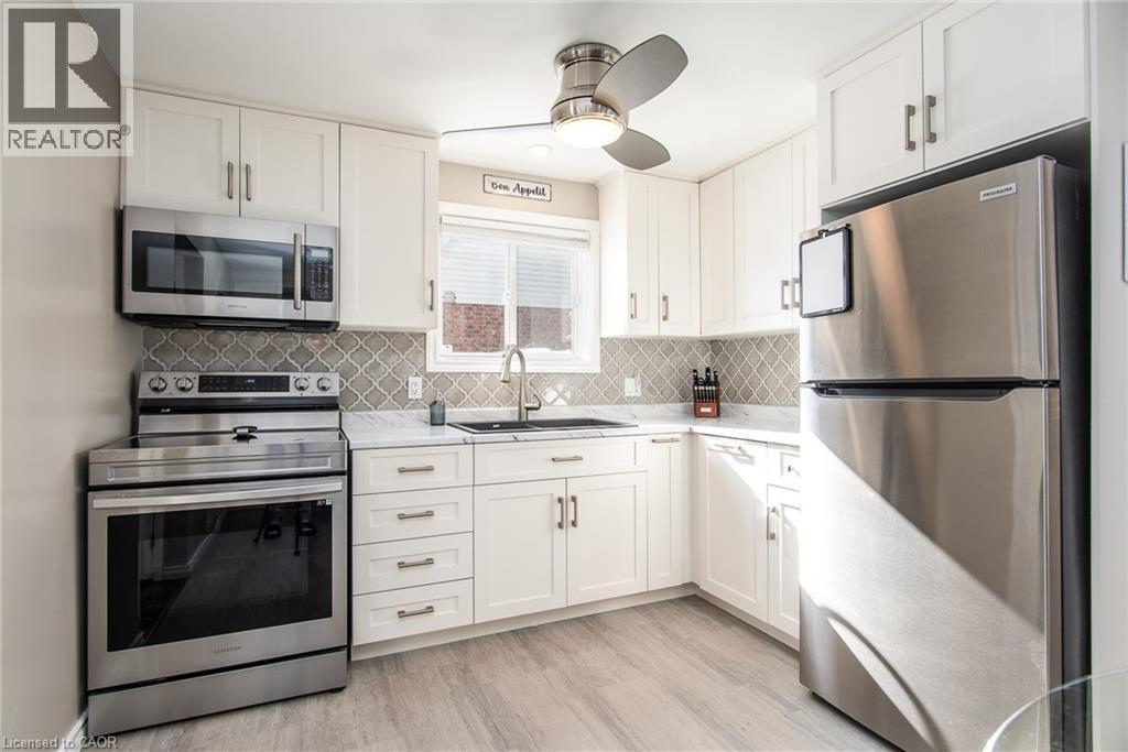 34 Sacha Road, Cambridge, ON - Indoor Photo Showing Kitchen