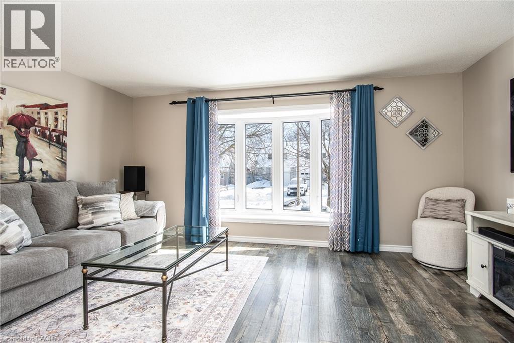 34 Sacha Road, Cambridge, ON - Indoor Photo Showing Living Room